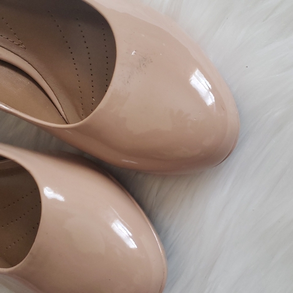 Clarks Nude Heels - Picture 7 of 9